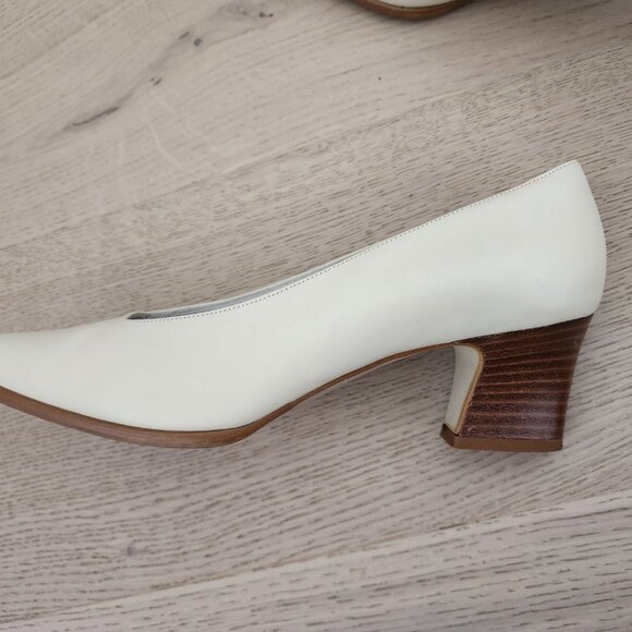 Vintage 90s Bandolino cream heels size 8 narrow - Picture 6 of 13